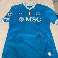 Maglia Napoli firmata dai campioni d’Italia