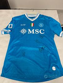 Maglia Napoli firmata dai campioni d’Italia