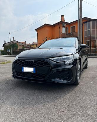 Audi A3 Identity Black 35 TFSI - 2 anni garanzia