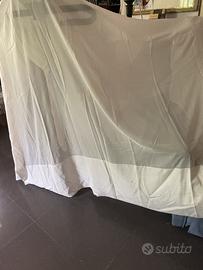Tenda bianca vintage trasparente