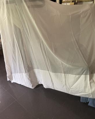 Tenda bianca vintage trasparente