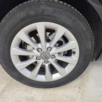 Cerchi originali audi con gomme.