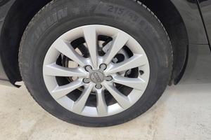 Cerchi originali audi con gomme.