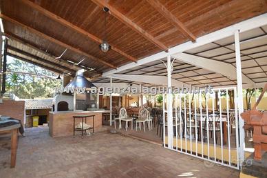 Villa con ampio terreno
