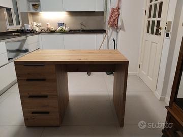 scrivania con cassettiera