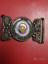 Fibbia militare in metallo. 