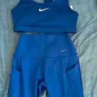 Completino blu Nike da palestra con leggins univer