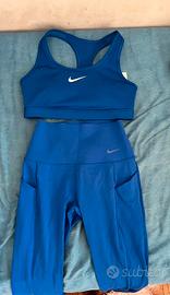 Completino blu Nike da palestra con leggins univer