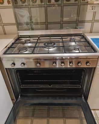 Smeg Forno elettrico con piano cottura 5 fuochi