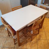 Tavolo in legno massello con 4 sedie abbinate