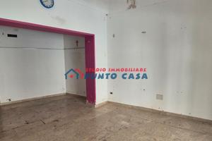 CENTRO STORICO-Pressi P.zza della Cuba-Locale 40mq