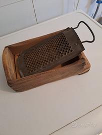 Vecchia grattugia per formaggio