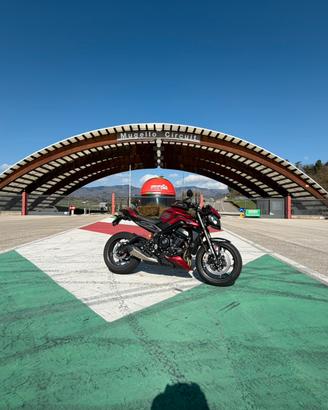 Triumph street triple rs 765