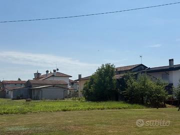 Magazzino con terreno edificabile