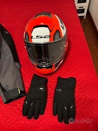 Casco integrale e guanti
