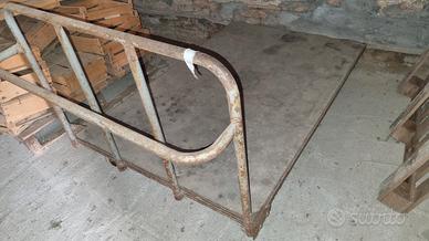 Carrello portaoggetti con ruote 