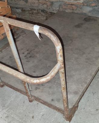 Carrello portaoggetti con ruote 