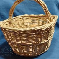 Cesto fatto a mano nuovo di vimini 