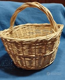 Cesto fatto a mano nuovo di vimini 