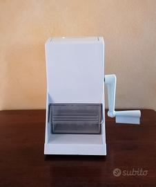 Grattugia manuale per formaggio o pane "Valentini"