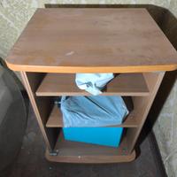 mobiletto con ruote con anta in vetro 