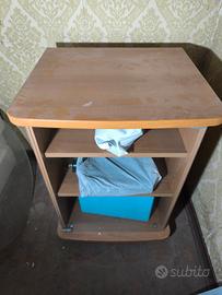 mobiletto con ruote con anta in vetro 