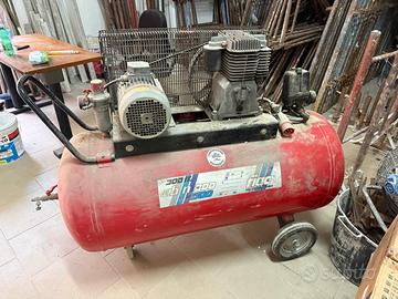 Compressore fiac trifase, Serbatoio 300 litri.