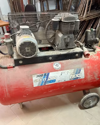 Compressore fiac trifase, Serbatoio 300 litri.