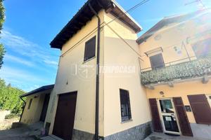 TRILOCALE SU DUE LIVELLI CON DOPPI SERVIZI E BOX!