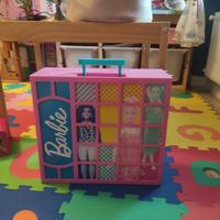 casa di Barbie e armadio di barbie
