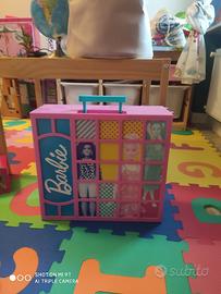 casa di Barbie e armadio di barbie