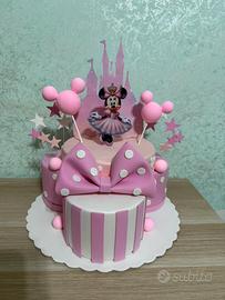 Torta scenografica minnie rosa