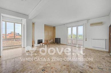 Appartamento di 201 m² con più di 5 locali e box a