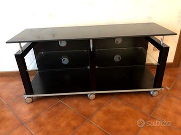 Porta-televisore e impianto stereo