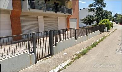 Splendido locale commerciale con pertinenze