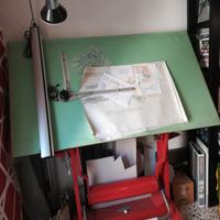Tavolo da disegno con tecnigrafo