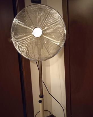 ventilatore con piedistallo