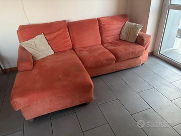 Divano letto con contenitore sotto la penisola