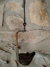 Antico lume a olio del 700,a sospensione