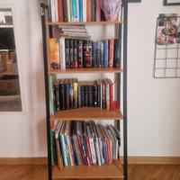 Libreria scrivania e sgabello