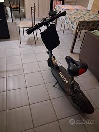 Monopattino con sellino