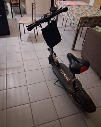 Monopattino con sellino