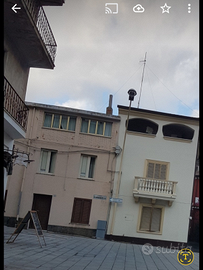 Casa indipendente su 3 livelli 8 vani abitabile