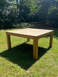 Tavolo da pranzo quadrato in legno
