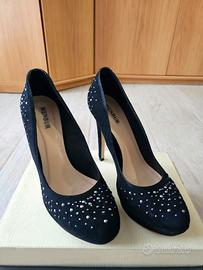 Decolletèe Menbur suede nero con borchie