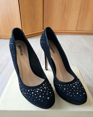 Decolletèe Menbur suede nero con borchie