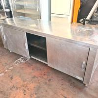 tavolo armadiato con porte da sistemare usato