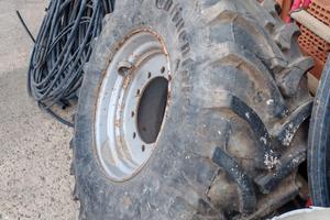 Pneumatico Continental 445/65 R22.5 completo