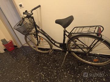 BICICLETTA 26 DA DONNA COLORE NERO CON CESTINO
