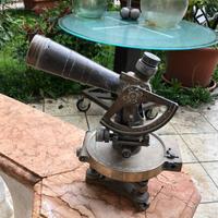 Teodolite d’epoca watts & son